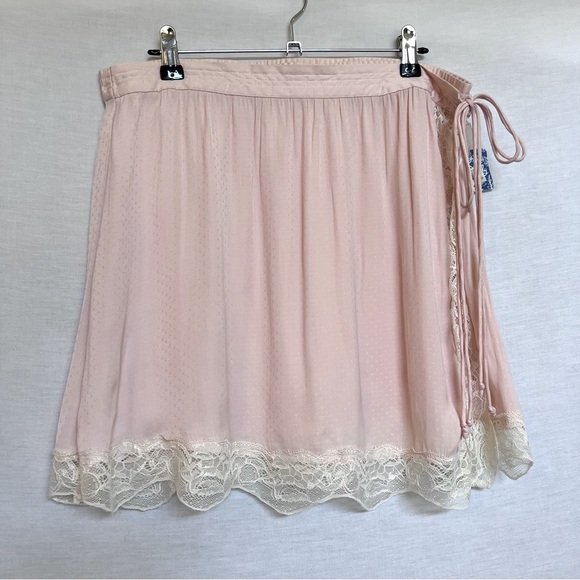 Free People Dresses & Skirts - Intimately Free People Blush Pink Mini Light Polka Dot Slip with Lace Trim